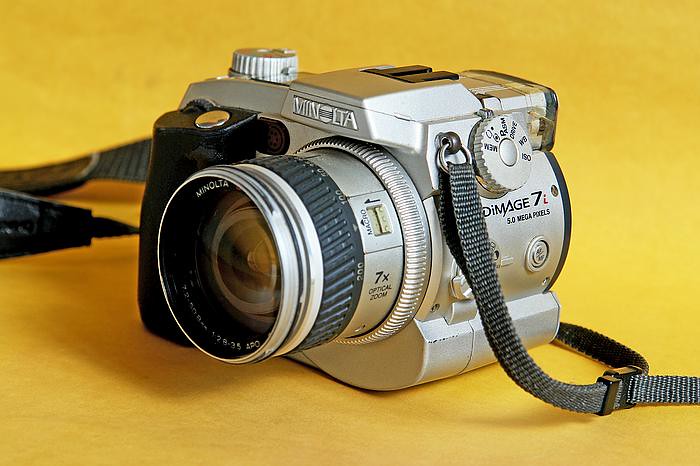Minolta DiMAGE 7Hi product image