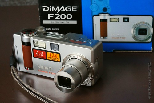 Minolta DiMAGE F200 product image